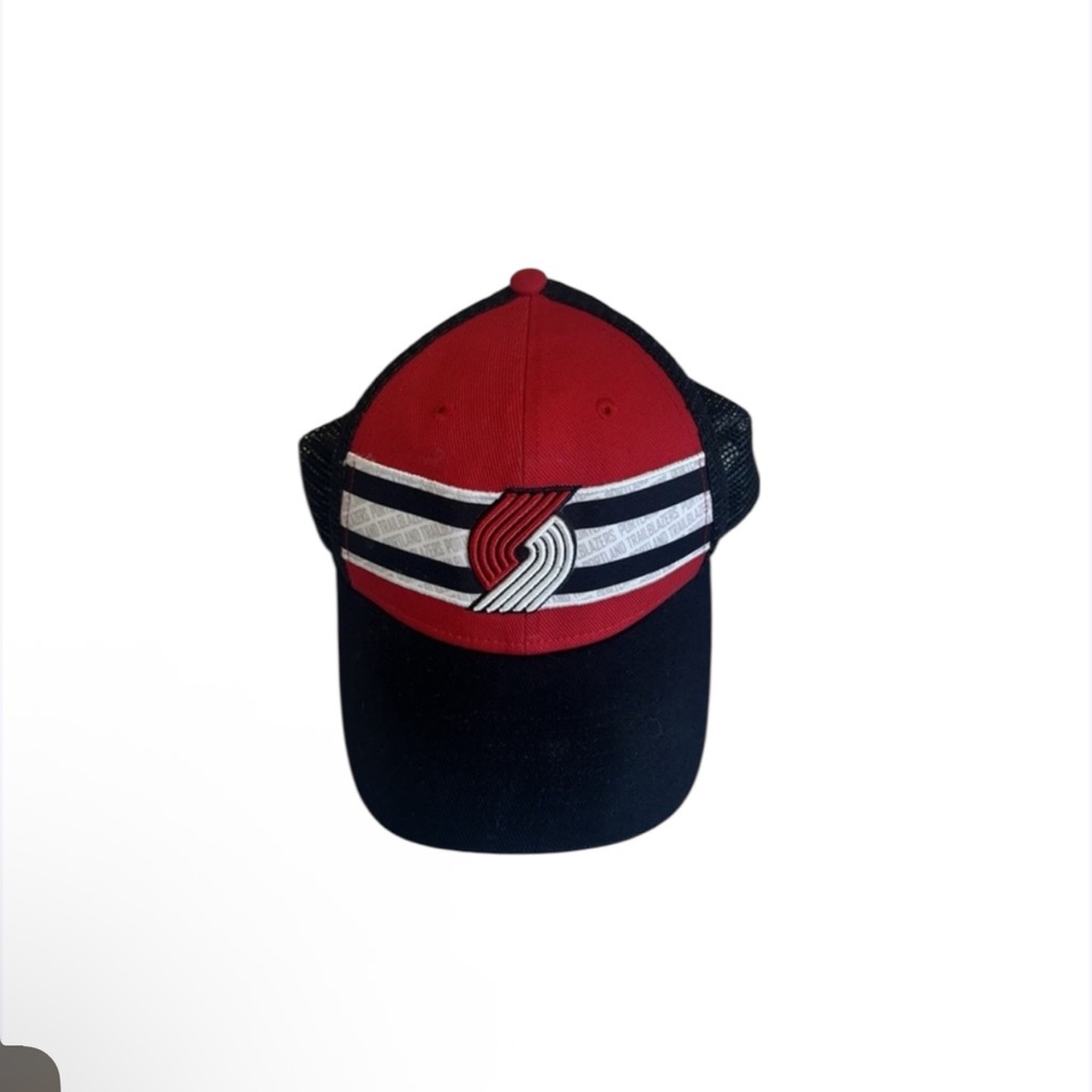 Vintage Portland‎ Trail Blazers trucker hat with mesh back.
